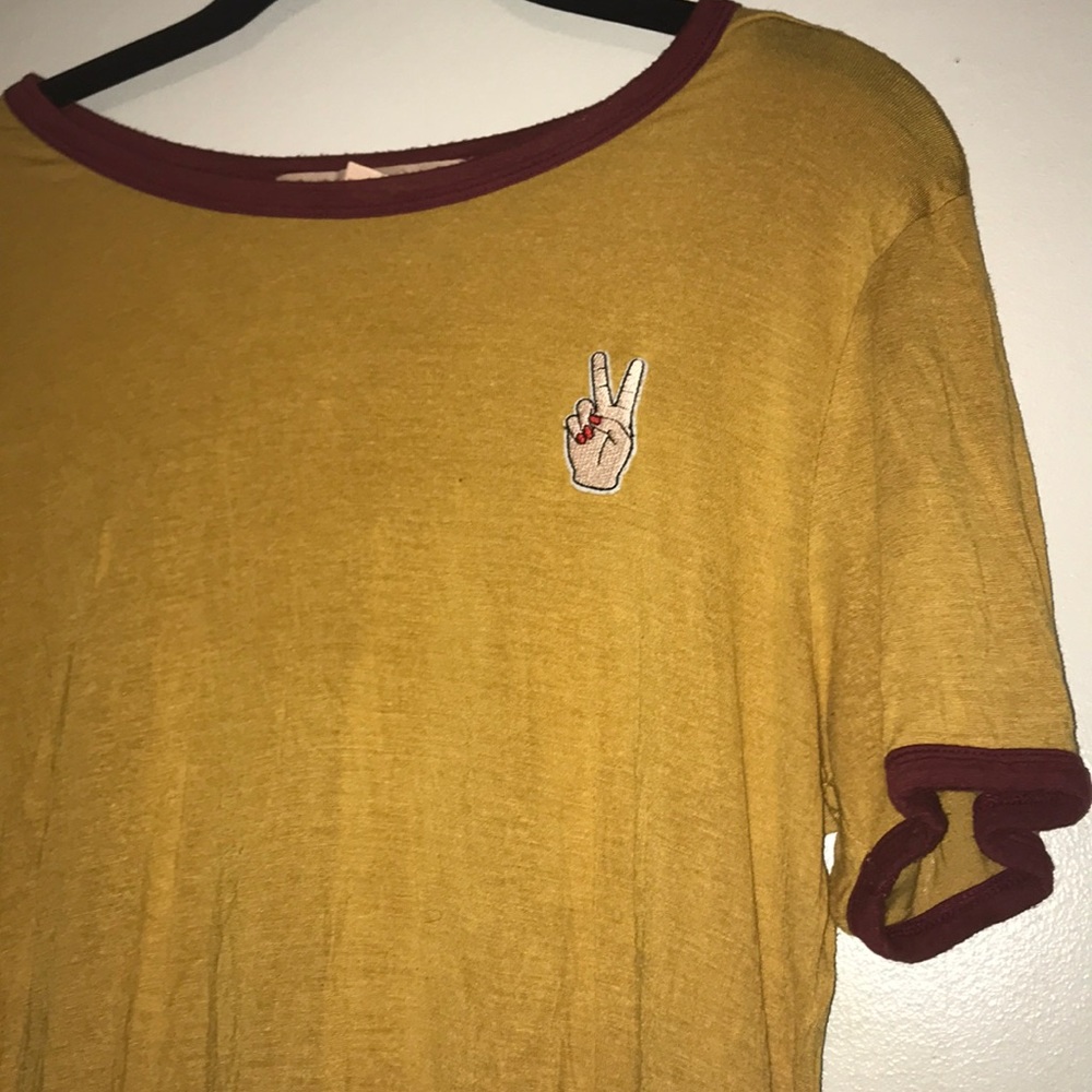 ⚫️high low mustard yellow small graphic tee⚫️